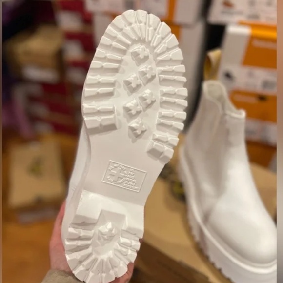 DR MARTENS VEGAN 2976 QUAD MONO BOOT CHELSEA - Picture 5 of 7